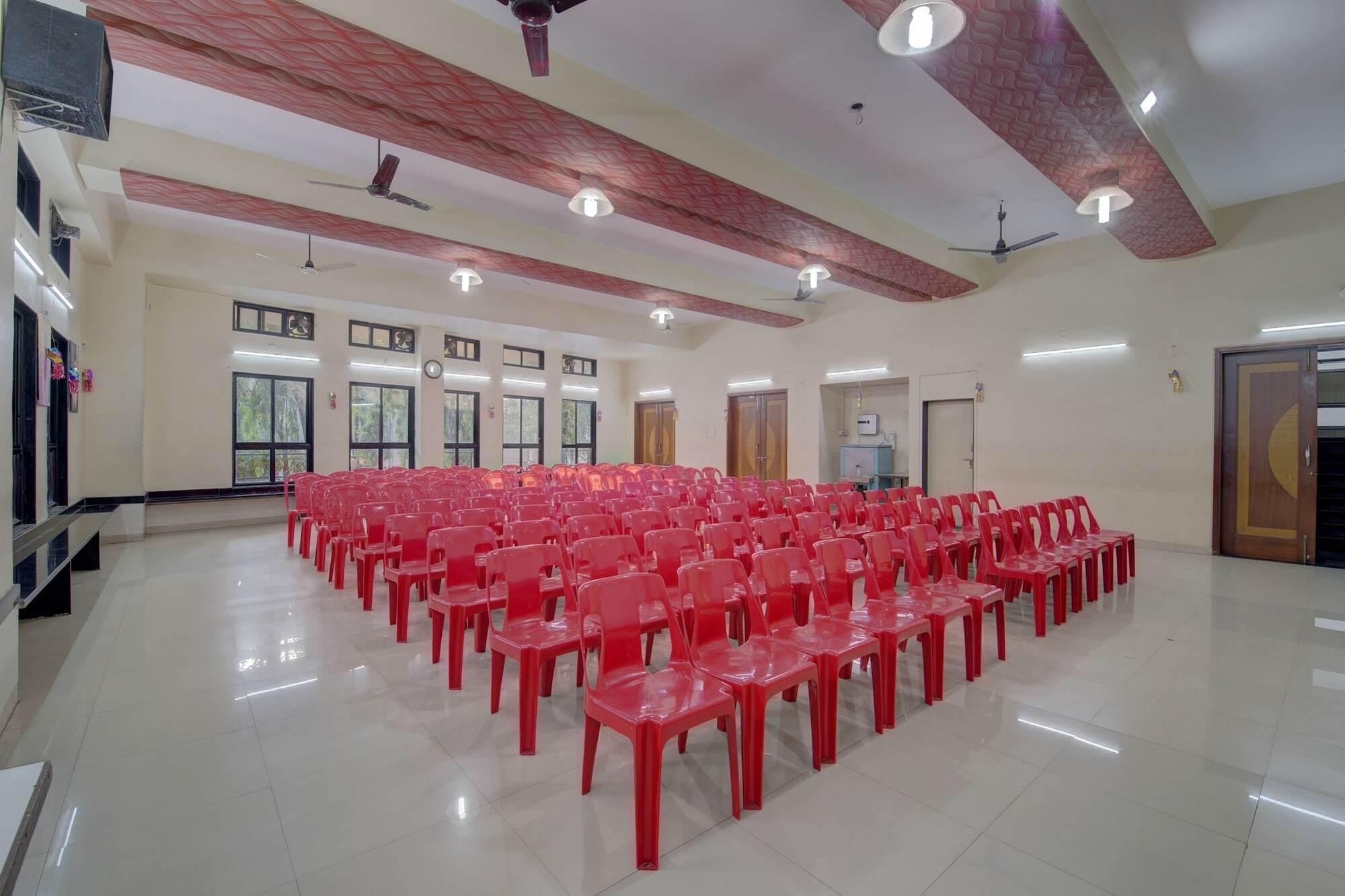 Oyo 24981 Ashwamedh Residency Hotel